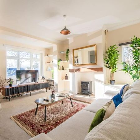 Charming Cottage Getaway In Altrincham Exteriör bild
