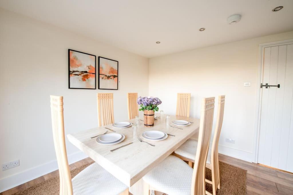 Charming Cottage Getaway In Altrincham Exteriör bild